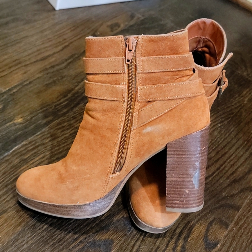 Shoes - Picture 2 of 3